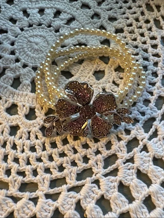 LC Lauren Conrad Pink Crystal Floral Pearl Bracelet - Picture 2 of 3